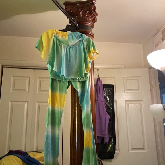 Yellow and green nice 2 PCs pant suit off the shoulders - Picture 8 of 8